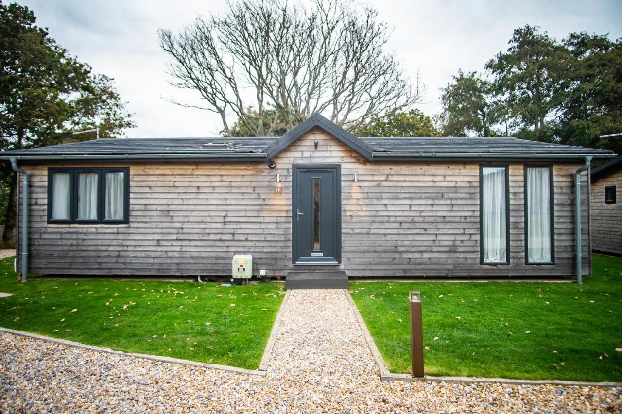 Hotel Warrenwood Country Park Polegate Exterior foto