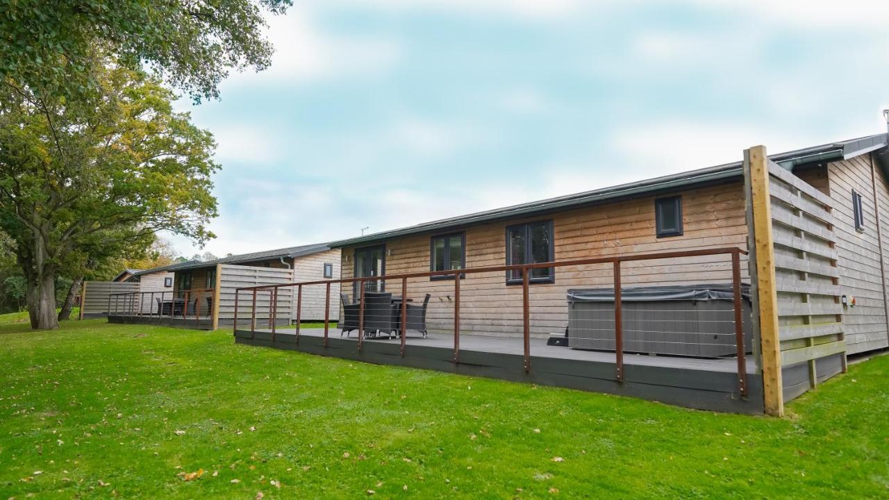 Hotel Warrenwood Country Park Polegate Exterior foto